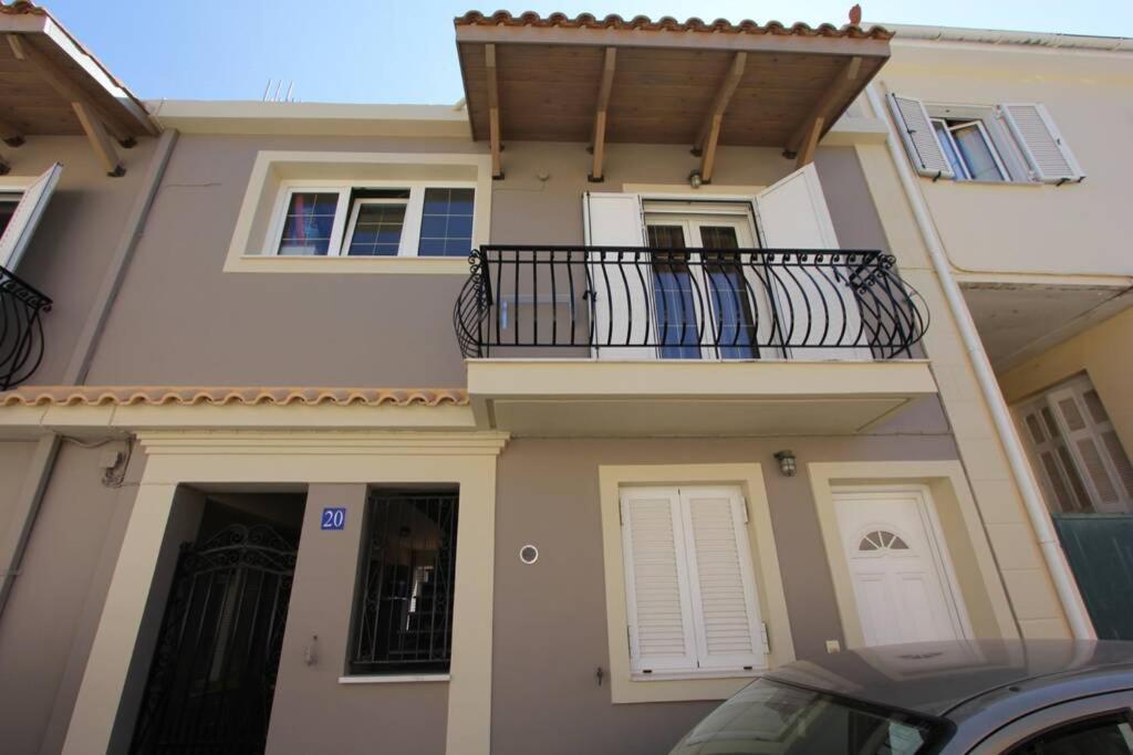 Cozy Apartment In The Heart Of The Town أرغوستولي المظهر الخارجي الصورة